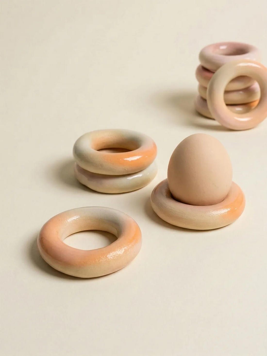 Wiosna na stole: Ceramiczne podstawki na jajka